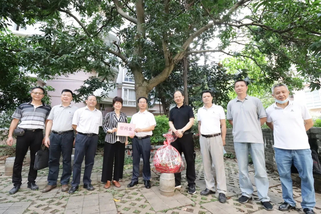 暖心！自治區(qū)總工會(huì)調(diào)研走訪慰問(wèn)組到我市開展調(diào)研走訪慰問(wèn)活動(dòng)