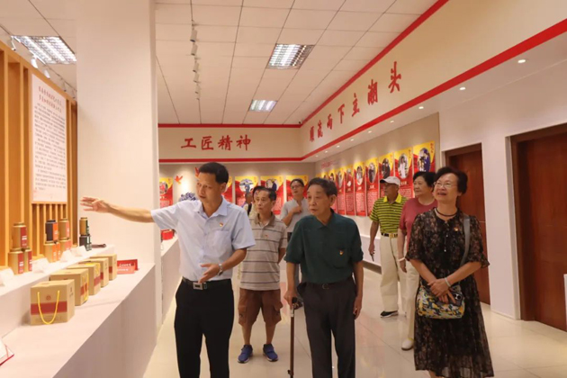 退休不褪色，丹心永向黨丨市總工會退休黨支部開展主題黨日活動