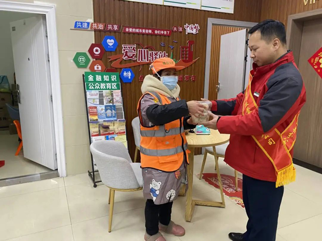 冬至團(tuán)圓日，工會(huì)服務(wù)暖心間