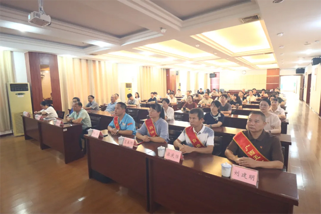 熱血沸騰！梧州市總工會(huì)組織集中收看紀(jì)念中國人民抗日戰(zhàn)爭暨世界反法西斯戰(zhàn)爭勝利80周年大會(huì)