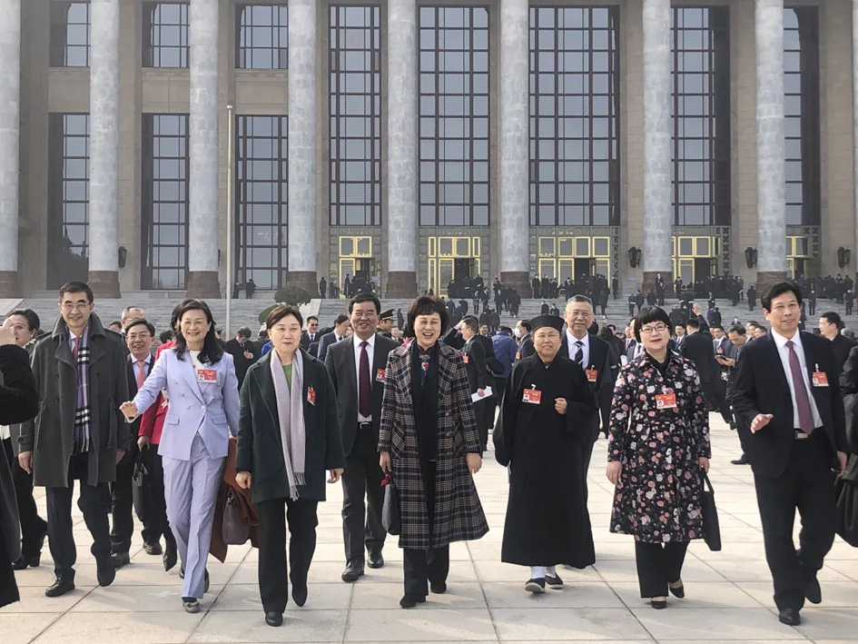 評職稱、漲工資……@技術(shù)工人，代表委員正在為你發(fā)聲！