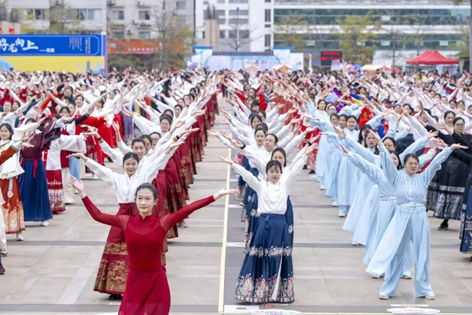 【跟黨奮進(jìn)新征程 巾幗建功新時(shí)代】梧州市第十二屆婦女國風(fēng)趣味體育運(yùn)動會暨“梧家巧姐姐”國潮集市，精彩綻放！