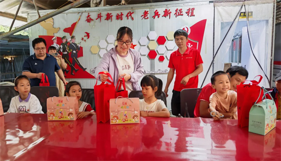 藤縣總工會(huì)開展“六一暖童心 關(guān)愛護(hù)成長(zhǎng)”系列慰問(wèn)活動(dòng)，為300余名特殊群體兒童送溫暖
